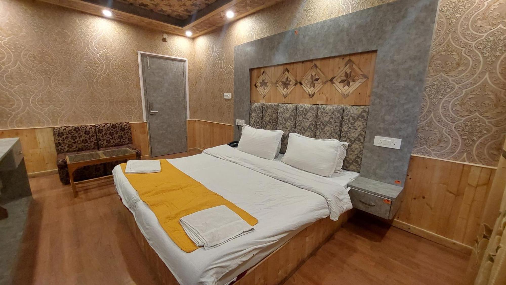 Hotel Outlook Pahalgām Exterior foto
